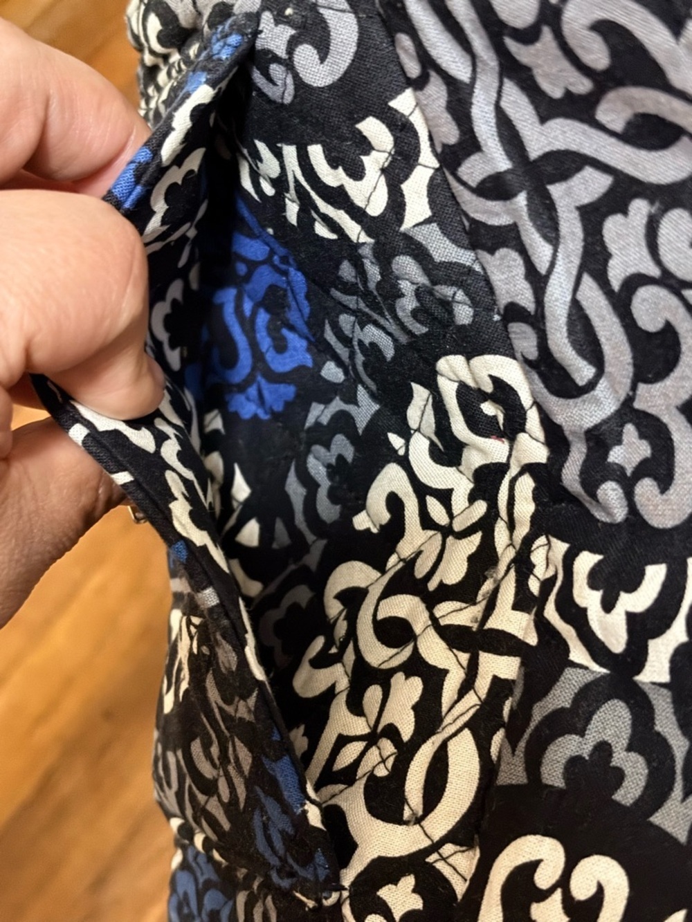 Vera Bradley Canterbury Cobalt Pushlock Wristlet. - Picture 5 of 9